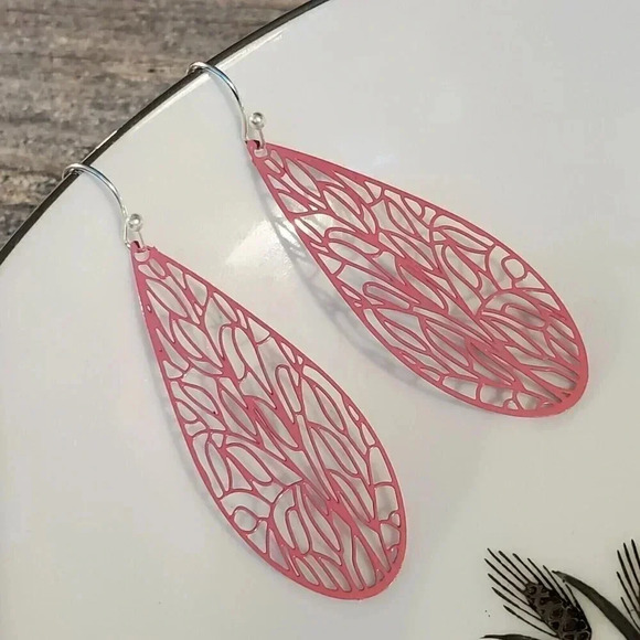 Art Nouveau Lacy Pink Barbie Core Filigree Slim Teardrop Enamel Pendant Earrings - Picture 1 of 10
